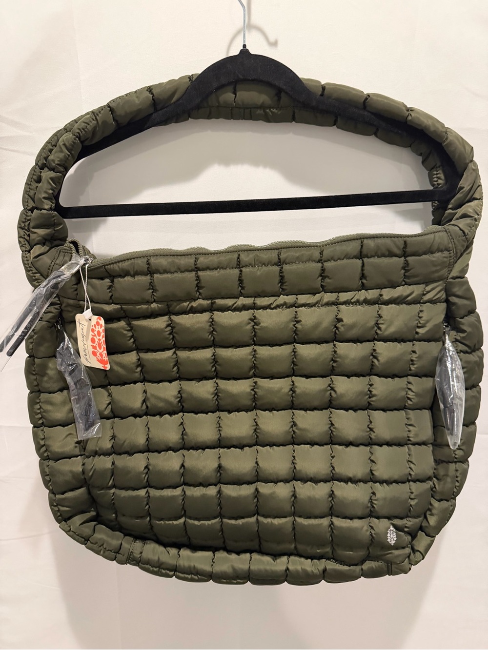 NWT Free People quilted carry all puffer bag in army green.sold out color.17x20